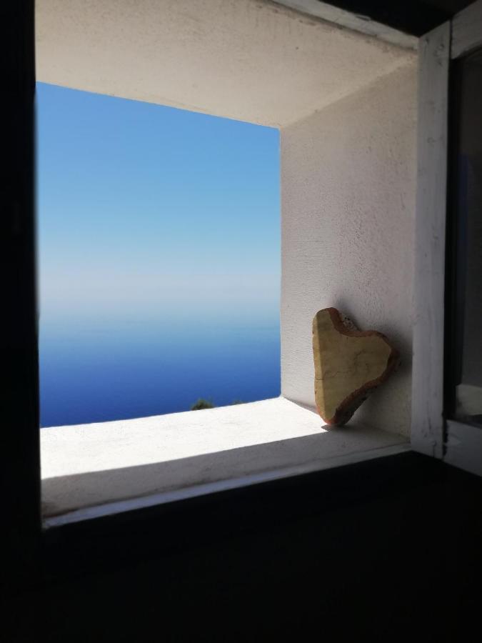 Alicudi Giardino Dei Carrubi- Al Gradino 365 Bed & Breakfast Exterior photo