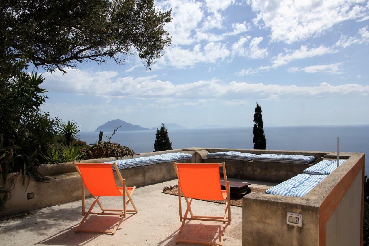 Alicudi Giardino Dei Carrubi- Al Gradino 365 Bed & Breakfast Exterior photo